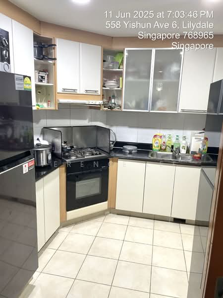 Lilydale Condominium For Sale at S$ 1,100,000 | PropertyGuru Singapore - Kitchen
