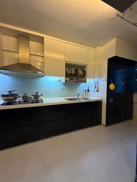 201 Clementi Avenue 6 HDB Flat For Sale at S$ 1,280,000 | PropertyGuru Singapore - Kitchen