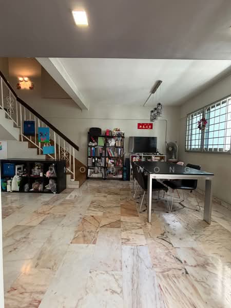 201 Clementi Avenue 6 HDB Flat For Sale at S$ 1,280,000 | PropertyGuru Singapore - Living Room