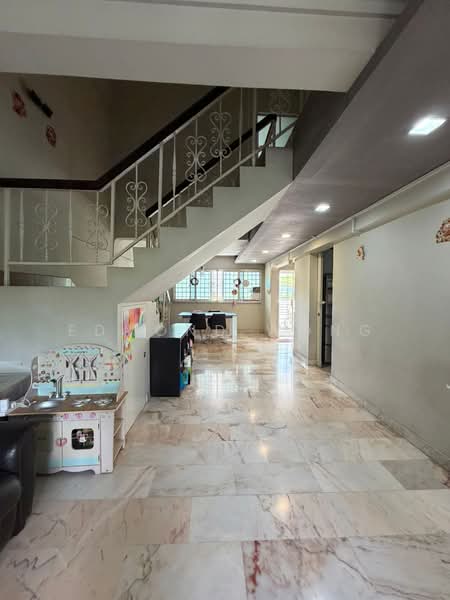 201 Clementi Avenue 6 HDB Flat For Sale at S$ 1,280,000 | PropertyGuru Singapore - Living Room