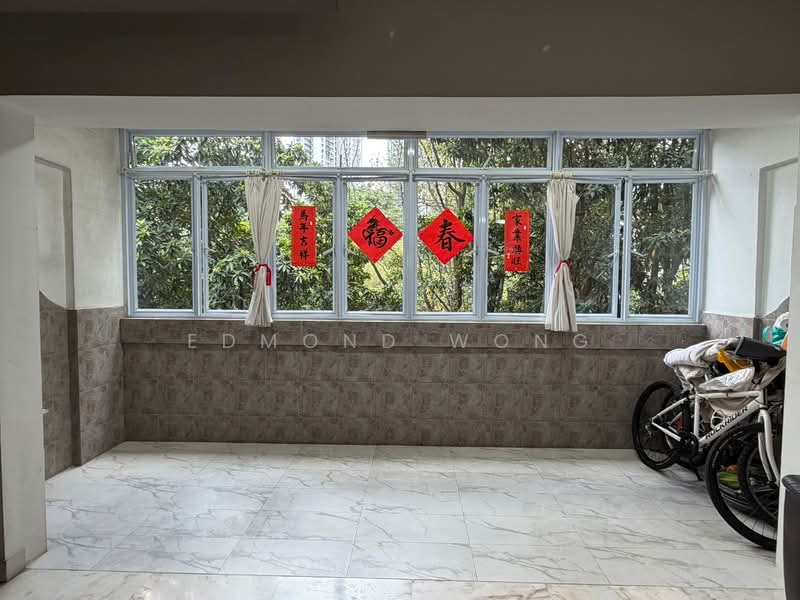 201 Clementi Avenue 6 HDB Flat For Sale at S$ 1,280,000 | PropertyGuru Singapore - Balcony