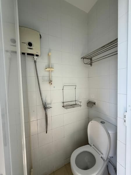 Apleton View, 71 Sinaran Drive, 3 Bedrooms, 1,227 sqft, Apartment For Rent, by Ben Wong, 500085107 - Bathroom - PropertyGuru.com.sg