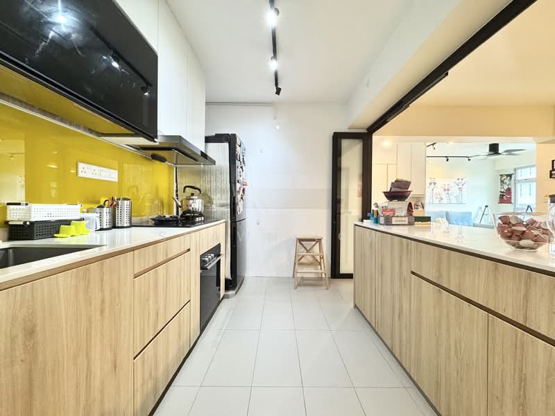 126D Canberra Street HDB Flat For Sale at S$ 750,000 | PropertyGuru Singapore - Kitchen