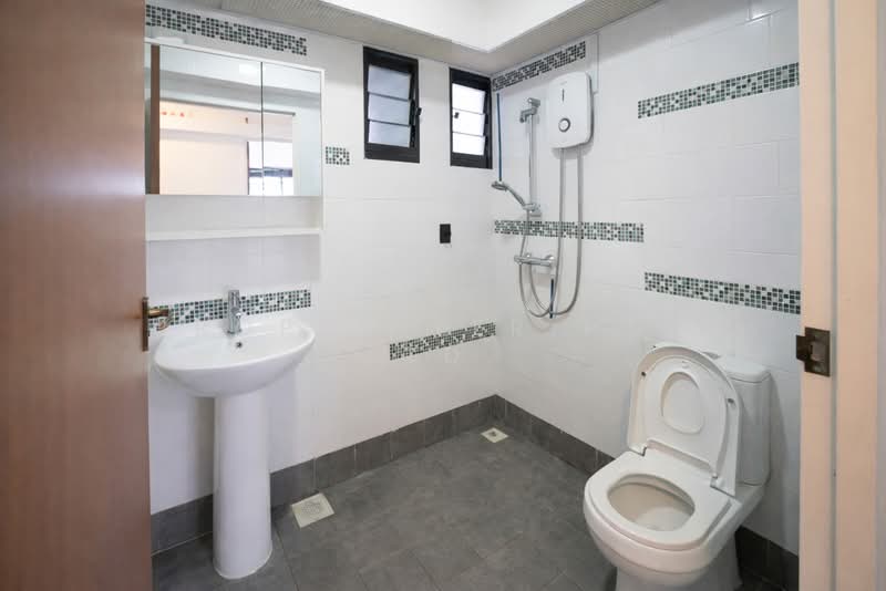 258C Punggol Field HDB Flat For Sale at S$ 650,000 | PropertyGuru Singapore - Bathroom