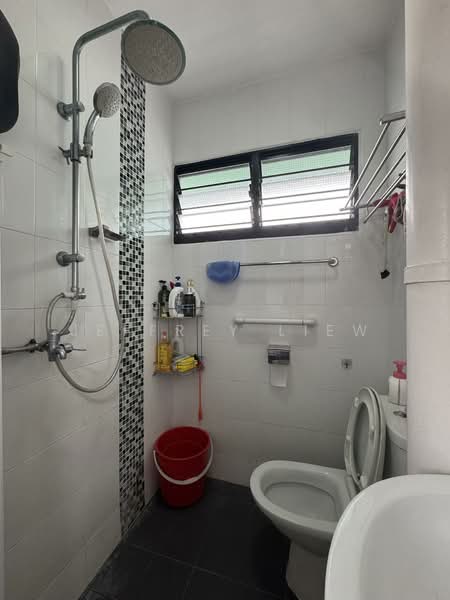 156 Ang Mo Kio Avenue 4, 156 Ang Mo Kio Avenue 4, 2 Bedrooms, 732 sqft, HDB Flat For Sale, by Jeffrey Liew, 500085152 - Bathroom - PropertyGuru.com.sg