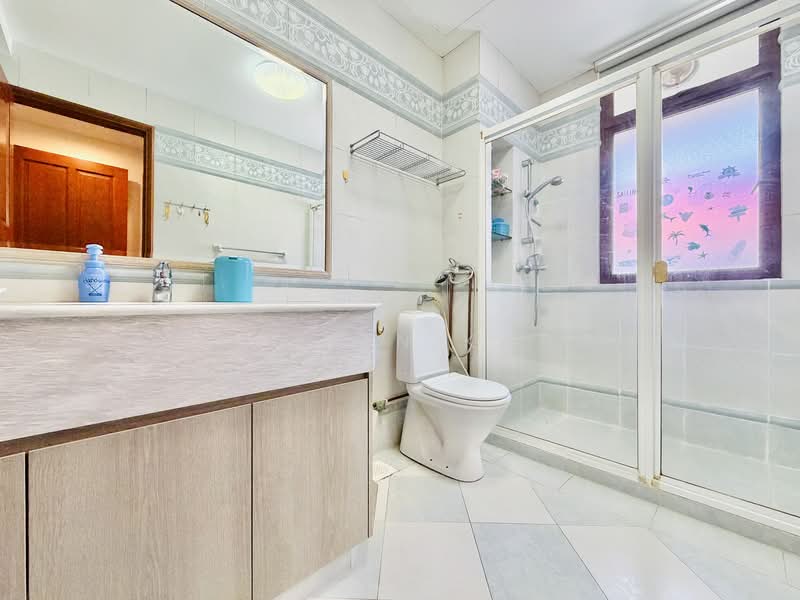 The Riverina Terraced House For Sale at S$ 2,900,000 | PropertyGuru Singapore - Bathroom