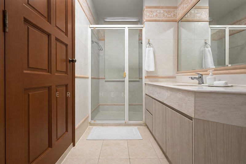 The Riverina Terraced House For Sale at S$ 2,900,000 | PropertyGuru Singapore - Bathroom