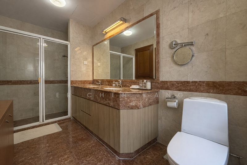 The Riverina Terraced House For Sale at S$ 2,900,000 | PropertyGuru Singapore - Bathroom