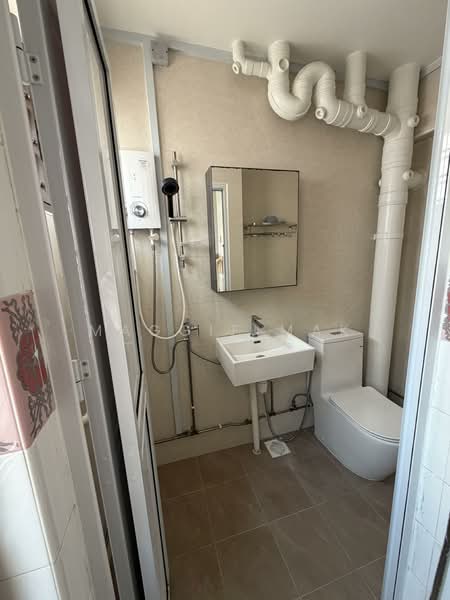 450 Hougang Avenue 10, 450 Hougang Avenue 10, Room Rental, 150 sqft, HDB Flat For Rent, by Maggie Mak, 500085166 - Bathroom - PropertyGuru.com.sg