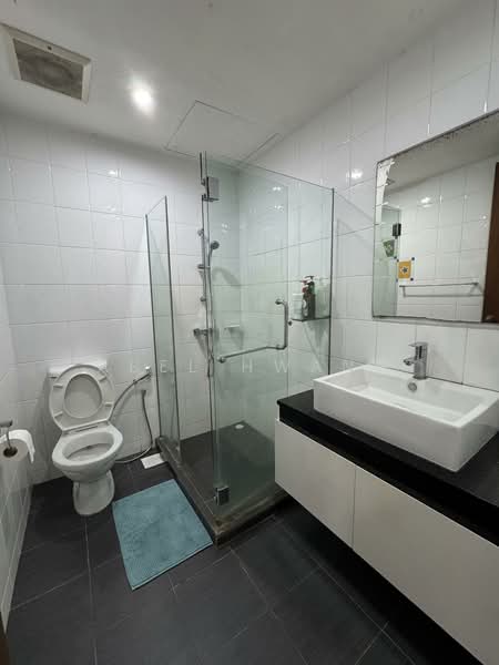 Sunrise Gardens Condominium For Sale at S$ 1,500,000 | PropertyGuru Singapore - Bathroom