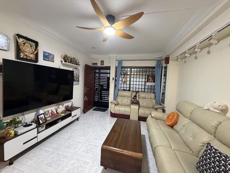 704 Choa Chu Kang Street 53 HDB Flat For Sale at S$ 558,000 | PropertyGuru Singapore - Living Room