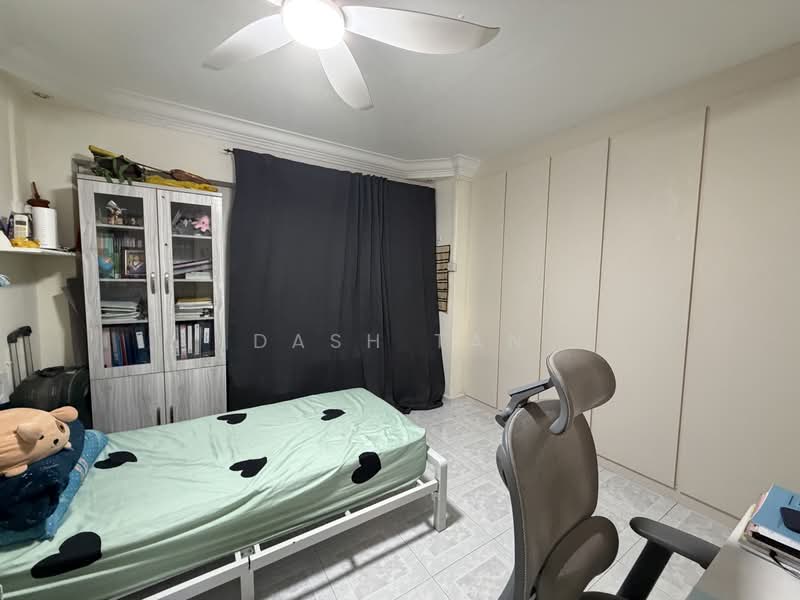 704 Choa Chu Kang Street 53 HDB Flat For Sale at S$ 558,000 | PropertyGuru Singapore - Bedroom