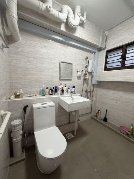 704 Choa Chu Kang Street 53 HDB Flat For Sale at S$ 558,000 | PropertyGuru Singapore - Bathroom