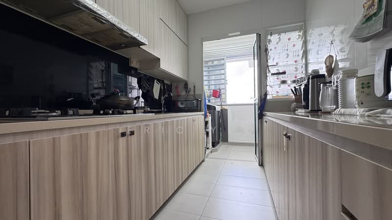 8C Upper Boon Keng Road HDB Flat For Sale at S$ 1,499,999 | PropertyGuru Singapore - Kitchen