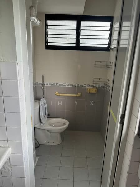 504 Ang Mo Kio Avenue 8, 504 Ang Mo Kio Avenue 8, 2 Bedrooms, 732 sqft, HDB Flat For Rent, by Lim Y X, 500085210 - Bathroom - PropertyGuru.com.sg