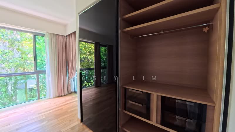 Verdure @ Holland Park Cluster House For Sale at S$ 4,800,000 | PropertyGuru Singapore - Master's wardrobe