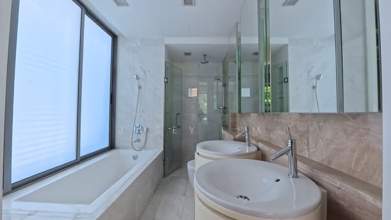 Verdure @ Holland Park Cluster House For Sale at S$ 4,800,000 | PropertyGuru Singapore - Master Bathroom