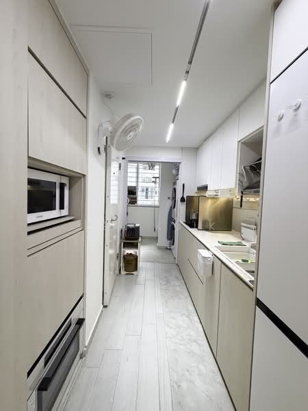 La Casa Condominium For Sale at S$ 1,399,000 | PropertyGuru Singapore - Kitchen