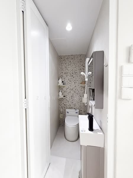 La Casa Condominium For Sale at S$ 1,399,000 | PropertyGuru Singapore - Bathroom 3