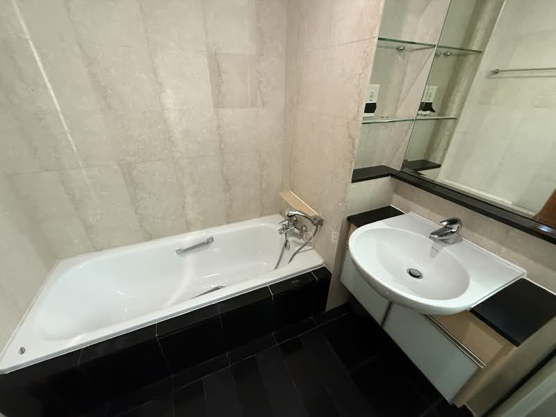 Sunglade, 1 Serangoon Avenue 2, 2 Bedrooms, 1,030 sqft, Condominium For Rent, by WT Hoe, 500085223 - Bathroom - PropertyGuru.com.sg