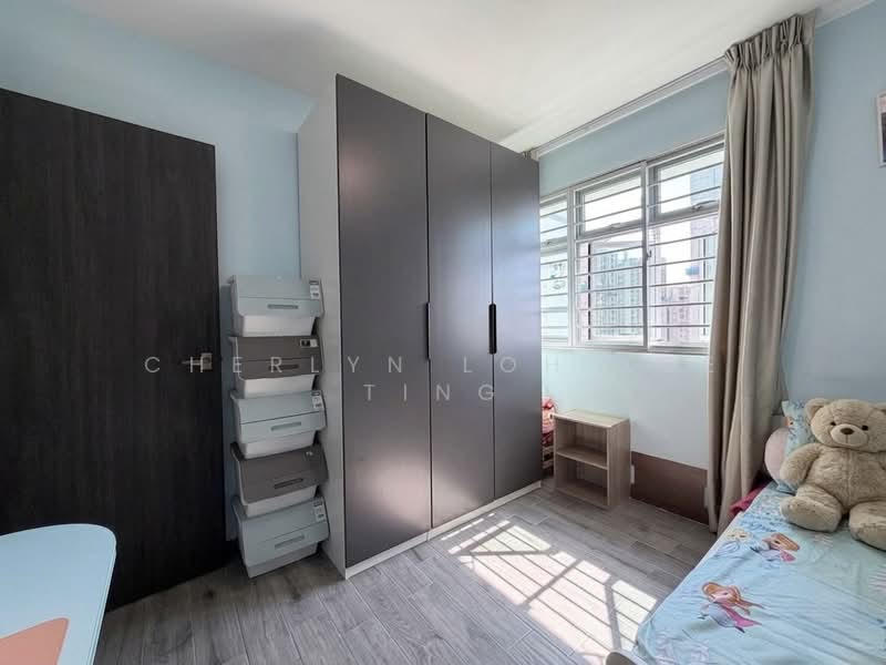 95A Henderson Road HDB Flat For Sale at S$ 1,050,000 | PropertyGuru Singapore - Common Bedroom 2