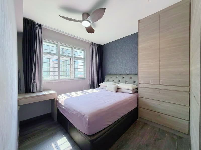 95A Henderson Road HDB Flat For Sale at S$ 1,050,000 | PropertyGuru Singapore - Master Bedroom