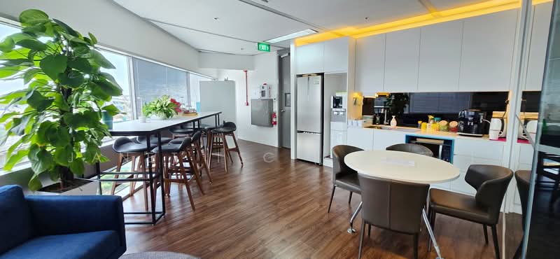 Gateway East, 152 Beach Road, 3,373 sqft, Office For Rent, by Janet Tsc ( 张曉菁 ), 500085257 - Kitchen - CommercialGuru.com.sg