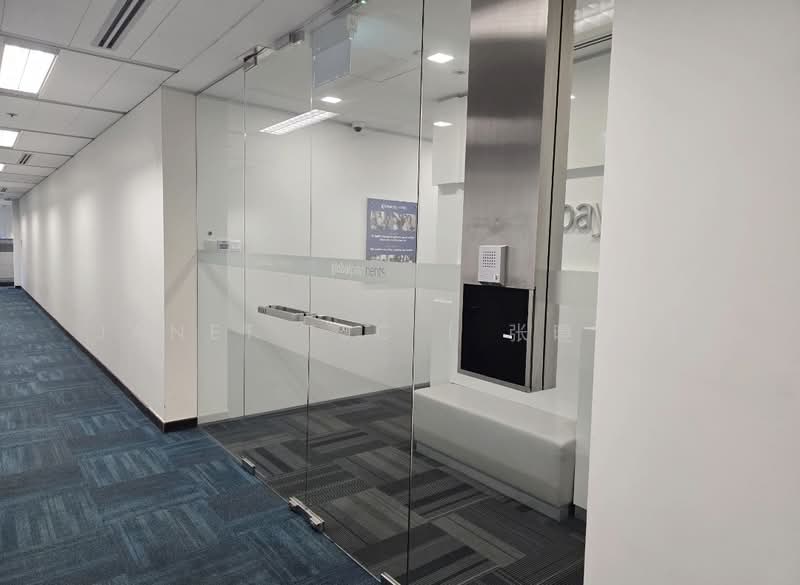 Gateway East, 152 Beach Road, 3,103 sqft, Office For Rent, by Janet Tsc ( 张曉菁 ), 500085257 - Corridor - CommercialGuru.com.sg