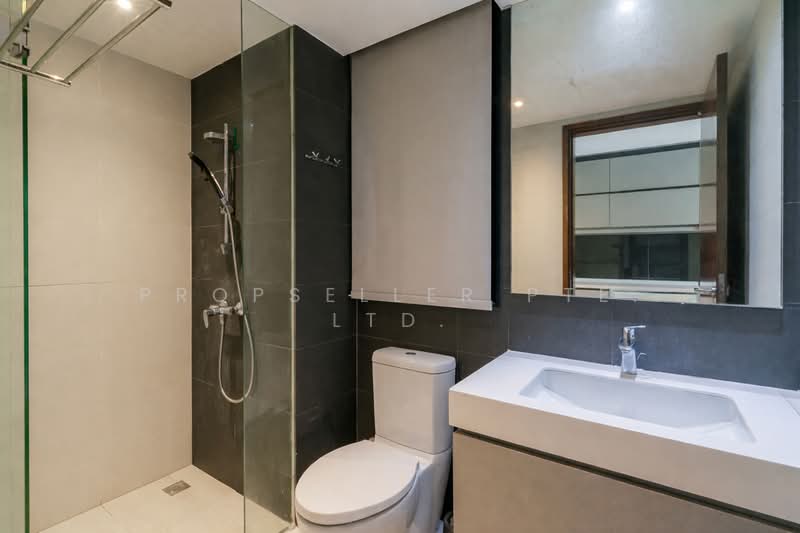 River Isles Condominium For Sale at S$ 2,260,000 | PropertyGuru Singapore - Bathroom