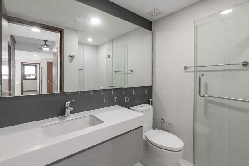 River Isles Condominium For Sale at S$ 2,260,000 | PropertyGuru Singapore - Bathroom