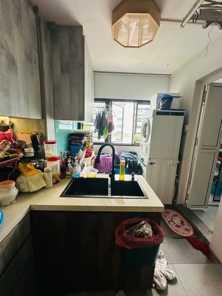 279 Tampines Street 22 HDB Flat For Sale at S$ 750,000 | PropertyGuru Singapore - Kitchen