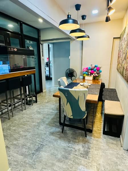 279 Tampines Street 22 HDB Flat For Sale at S$ 750,000 | PropertyGuru Singapore - Dining Room