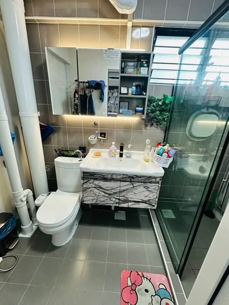 279 Tampines Street 22 HDB Flat For Sale at S$ 750,000 | PropertyGuru Singapore - Bathroom