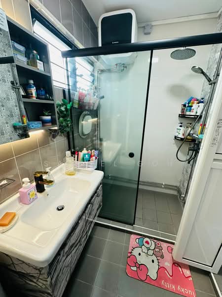 279 Tampines Street 22 HDB Flat For Sale at S$ 750,000 | PropertyGuru Singapore - Bathroom