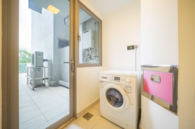 Centro Residences Condominium For Sale at S$ 2,247,360 | PropertyGuru Singapore - Balcony