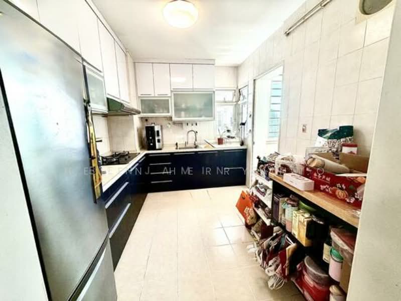 264B Compassvale Bow HDB Flat For Sale at S$ 780,000 | PropertyGuru Singapore - Kitchen
