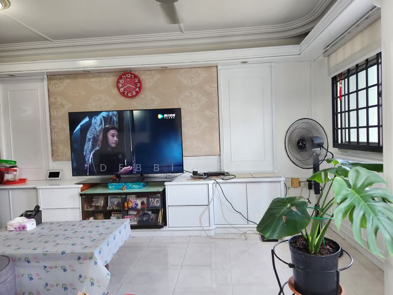 466 Hougang Avenue 8 HDB Flat For Sale at S$ 968,888 | PropertyGuru Singapore - Living Room