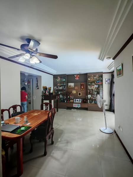 152 Lorong 2 Toa Payoh HDB Flat For Sale at S$ 908,888 | PropertyGuru Singapore - Living Room
