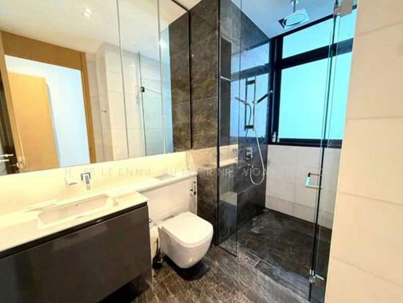 Cairnhill 16 Condominium For Sale at S$ 2,280,000 | PropertyGuru Singapore - Master Bathroom