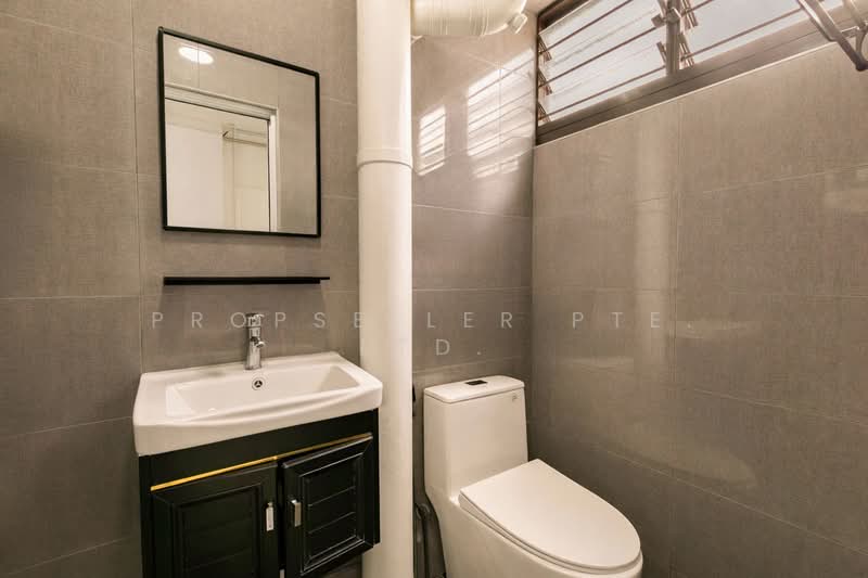 224 Simei Street 4 HDB Flat For Sale at S$ 660,000 | PropertyGuru Singapore - Bathroom
