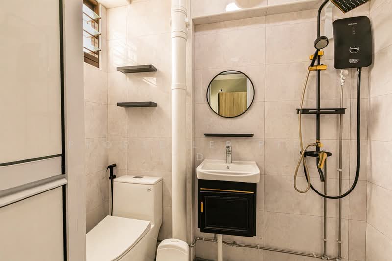 224 Simei Street 4 HDB Flat For Sale at S$ 660,000 | PropertyGuru Singapore - Bathroom