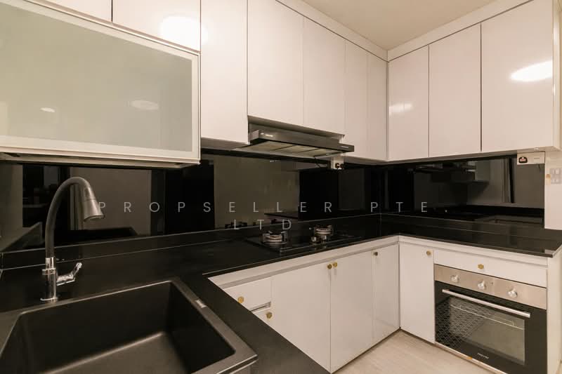 224 Simei Street 4 HDB Flat For Sale at S$ 660,000 | PropertyGuru Singapore - Kitchen