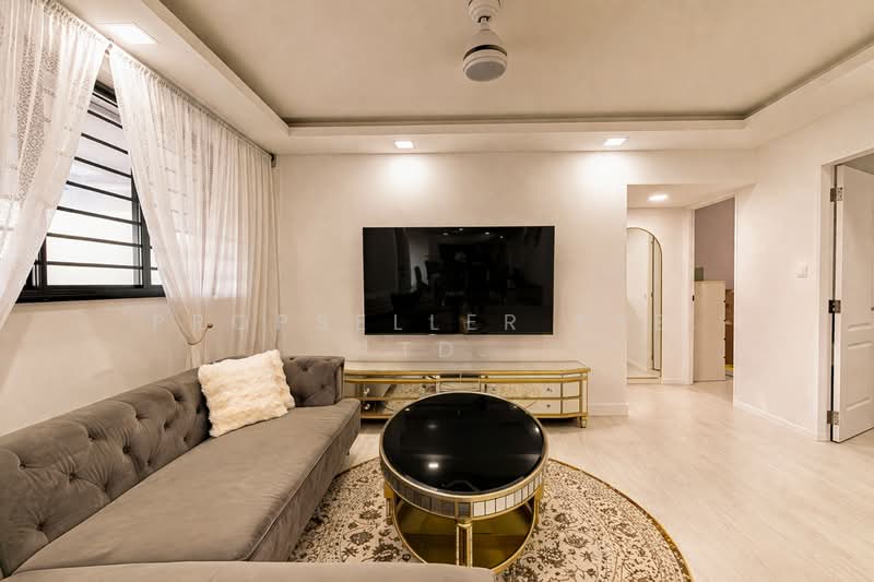 224 Simei Street 4 HDB Flat For Sale at S$ 660,000 | PropertyGuru Singapore - Living Room