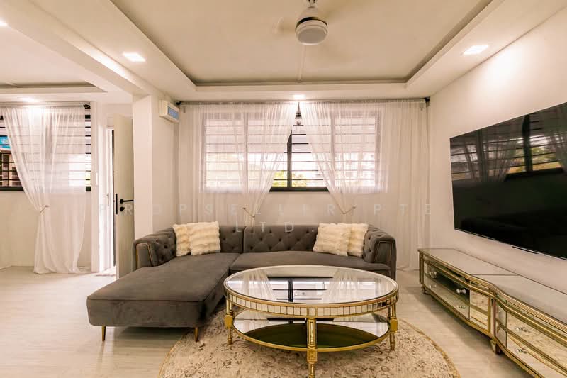 224 Simei Street 4 HDB Flat For Sale at S$ 660,000 | PropertyGuru Singapore - Living Room