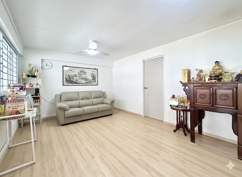 775 Yishun Ring Road HDB Flat For Sale at S$ 530,000 | PropertyGuru Singapore - Living Room