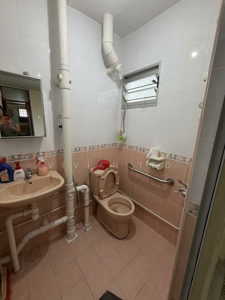 75 Telok Blangah Drive HDB Flat For Sale at S$ 500,000 | PropertyGuru Singapore - Bathroom