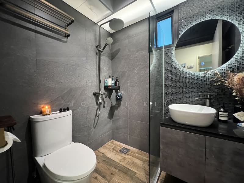 676D Punggol Drive HDB Flat For Sale at S$ 777,000 | PropertyGuru Singapore - Common Bathroom