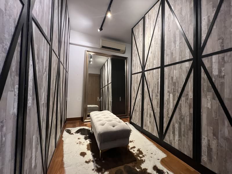 676D Punggol Drive HDB Flat For Sale at S$ 777,000 | PropertyGuru Singapore - Walk-in wardrobe 