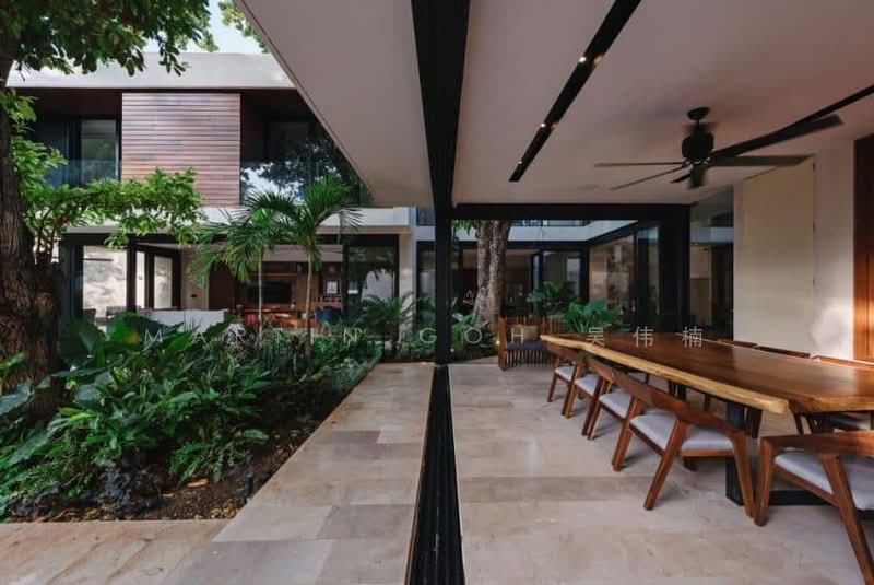 HUGE 50M Frontage GCB 🔥Strong REBUILD POTENTIAL 🔥Corner Plot!!! Good Class Bungalow For Sale at S$ 35,000,000 | PropertyGuru Singapore - Exterior