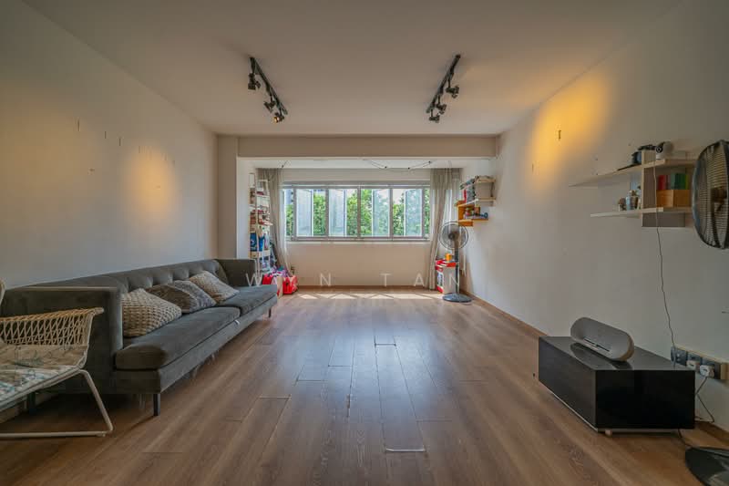 431 Ang Mo Kio Avenue 10 HDB Flat For Sale at S$ 799,000 | PropertyGuru Singapore - Living Room